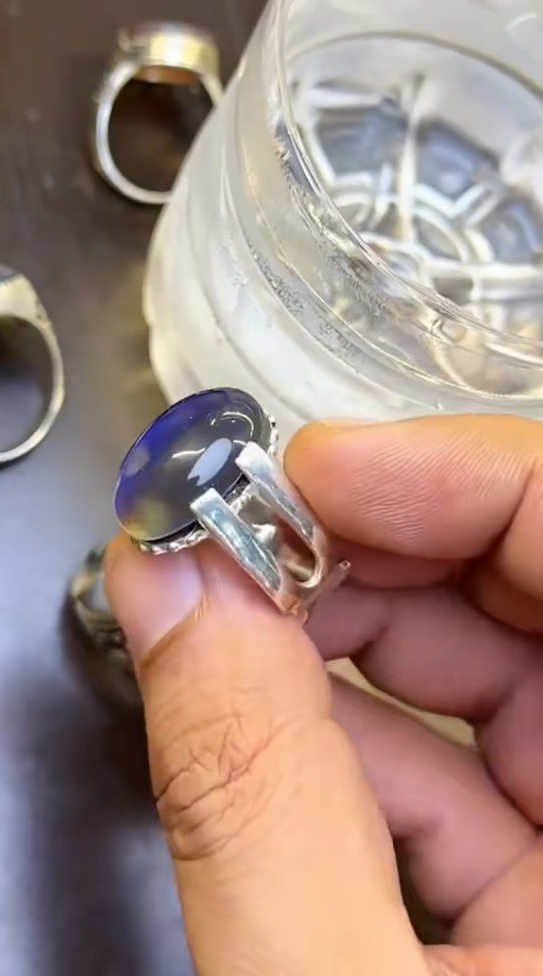 New Color Changing/Alexandrite Stone Ring