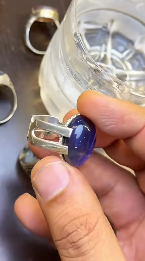 New Color Changing/Alexandrite Stone Ring